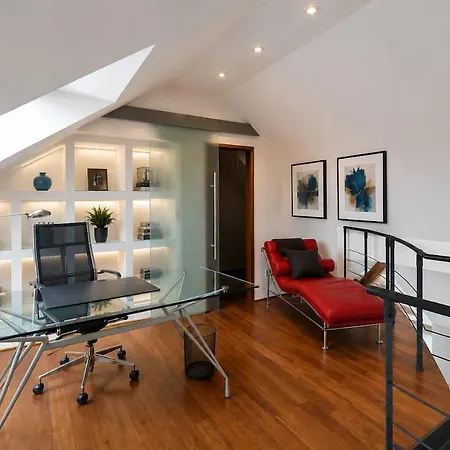 Appartamento Luxury Two-bedroom Penthouse With Terrace And Ac Praga